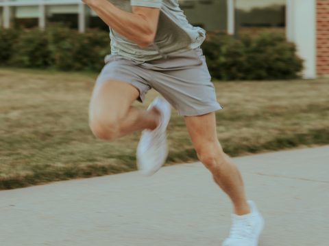 Ученые выяснили, что даже 30-секундные пробежки помогают бороться с паническими атаками