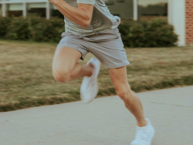 Ученые выяснили, что даже 30-секундные пробежки помогают бороться с паническими атаками