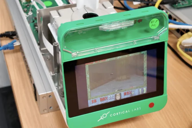 эксперимент с нейронами, игра Doom