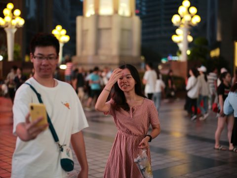 Молодые китайцы стали рекламировать экс-возлюбленных, публикуя объявления с описанием их достоинств