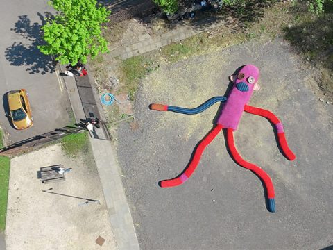 Студентка из Шотландии смастерила 15-метровую скульптуру обезьяны