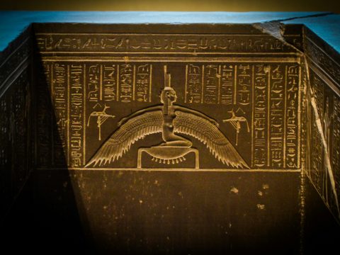 Ученые создали ароматические диффузоры с запахом древнеегипетских мумий