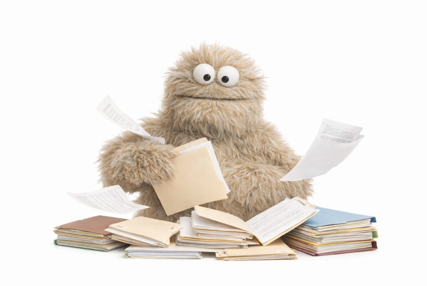 Милый персонаж, бумаги, документы