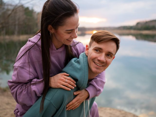 В Англии прошел ежегодный чемпионат по переносу жен — гонка для самых сильных мужей