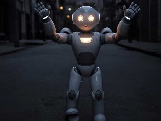 Полицейские из Макао арестовали робота, случайно напугавшего пожилую женщину