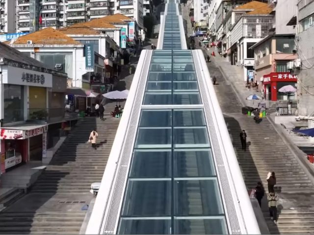 В китайском городе Чунцин открылся самый длинный эскалаторный комплекс в мире