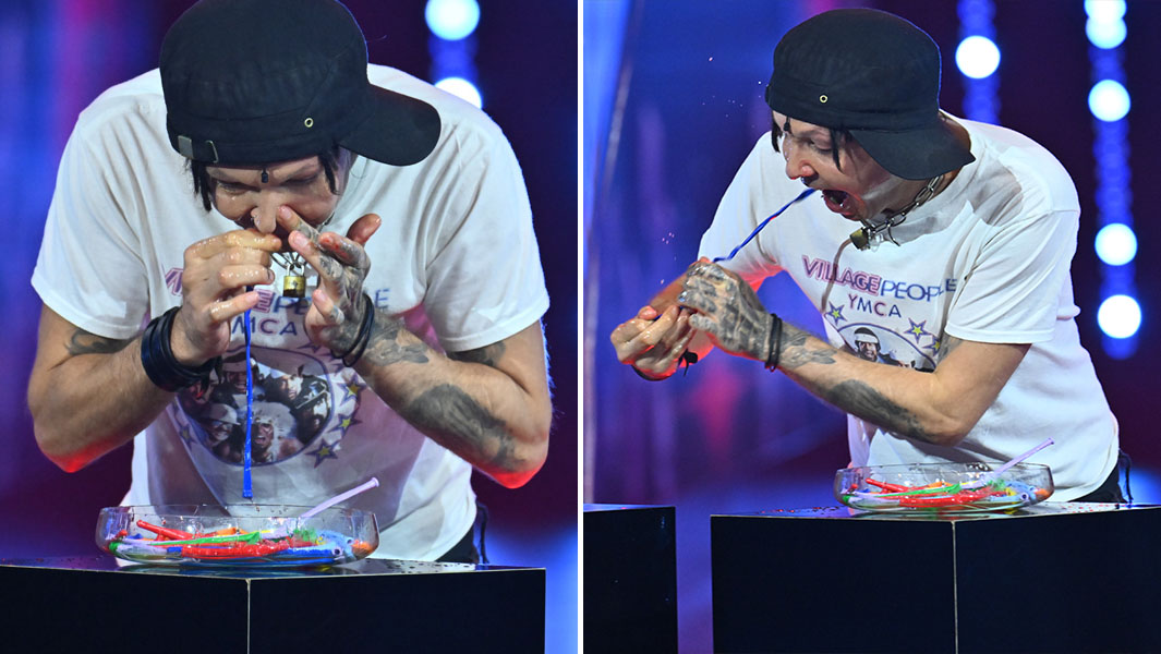 Австриец установил рекорд, протащив десять шаров через нос и рот за минуту