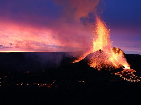 Исследование: перед извержением вулканы посылают еле заметный «сигнал»