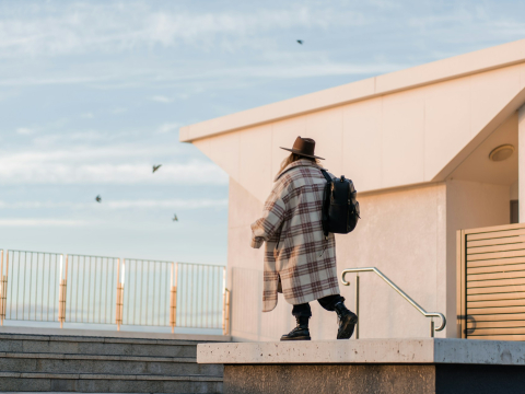 Исследование: люди понимают настроение окружающих по их походке