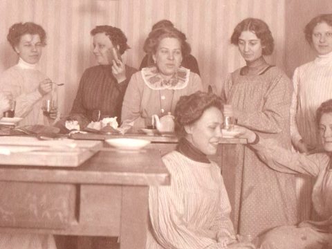 От гувернантки до профессора: какую карьеру могла построить женщина в Российской империи