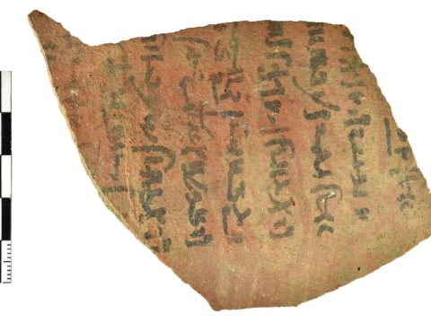 Ученые обнаружили десятки тысяч древнеегипетских заметок, списков дел и квитанций