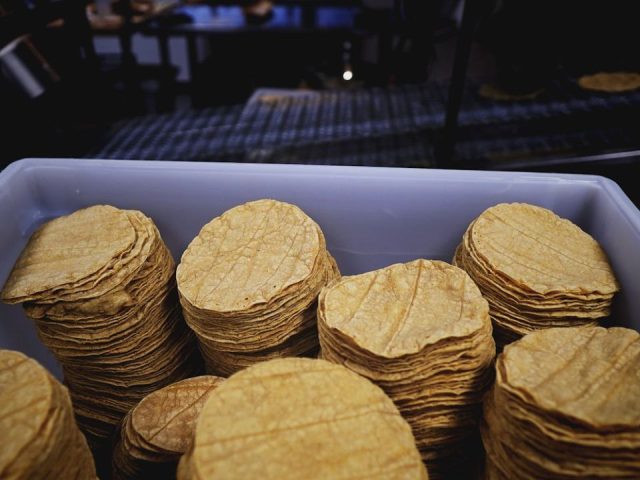 Космонавты, которые вскоре полетят на Луну, будут пить много кофе и есть тортильи