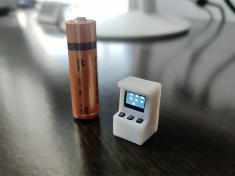 Изобретатель из Индии создал игровой автомат размером меньше человеческого пальца