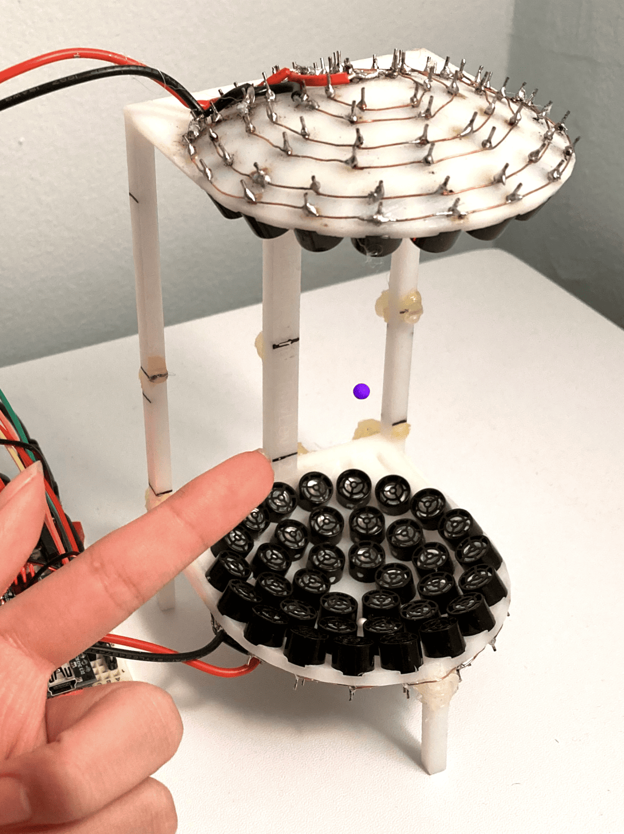 Физики создали временной кристалл, который нарушает третий закон Ньютона 