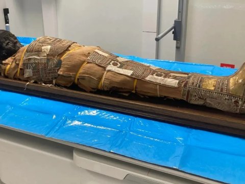 Ученые обнаружили странный артефакт на груди у мумии древнеегипетского мальчика