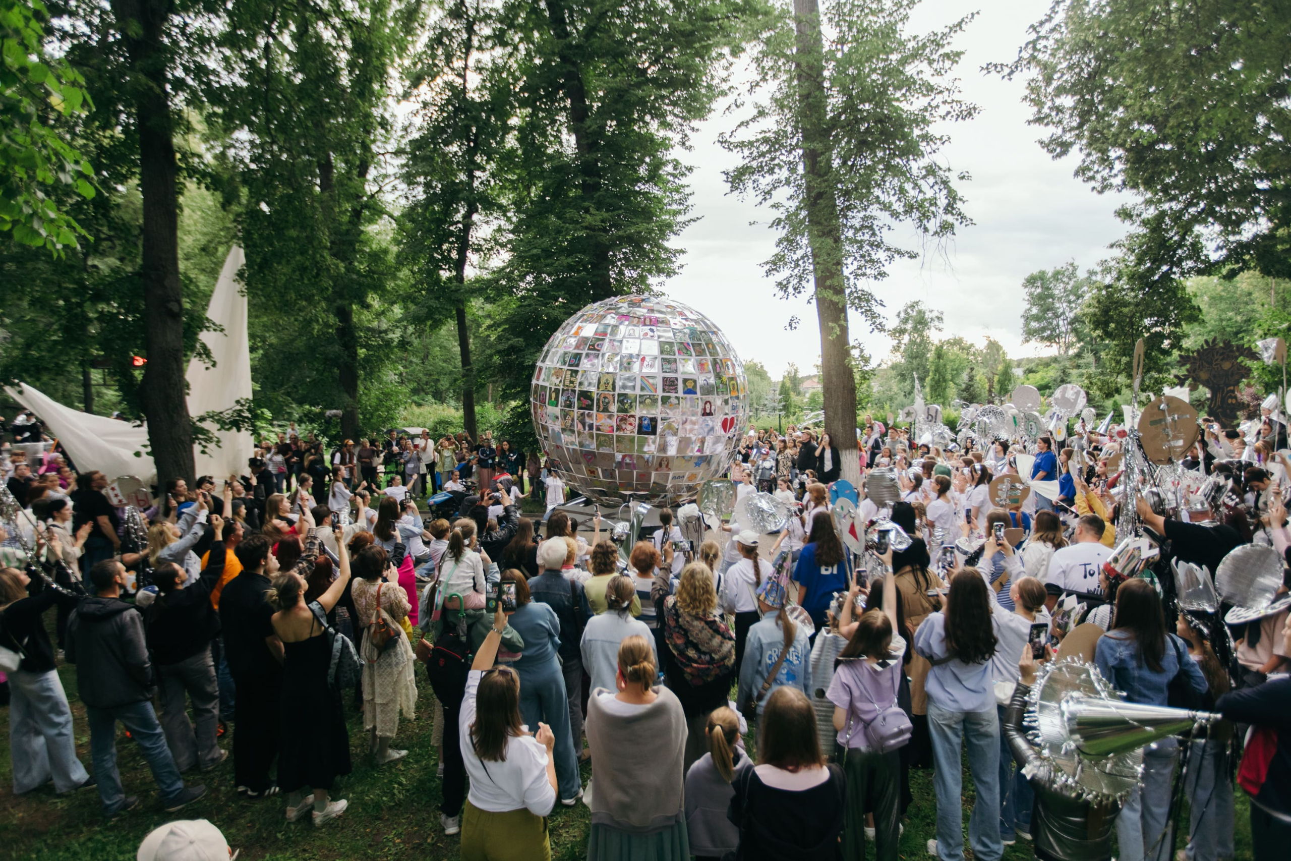 «Выкса-фестиваль» — масштабный фестиваль современной культуры, ежегодно проходящий в Нижегородской области, в моногороде Выкса. Организаторы события объявили даты, тему и главные направления 2026 года.