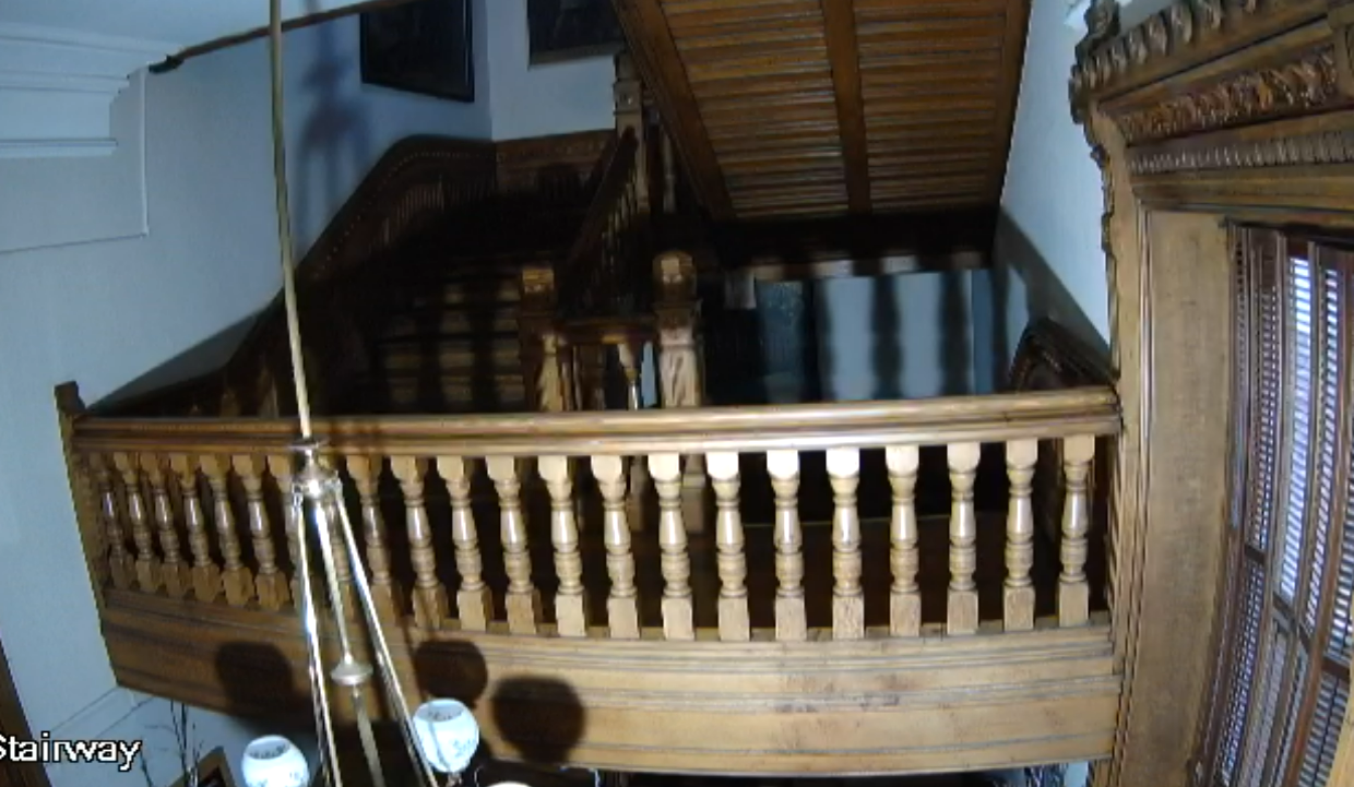 Находка дня: искать привидение, изучая записи с камер видеонаблюдения в одной библиотеке