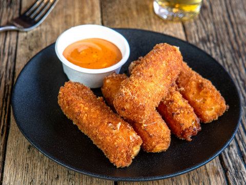 Исследование: поздние перекусы приводят к нарушению пищеварения