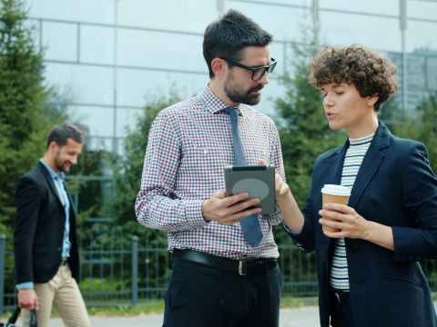 Исследование: большинство людей получают удовольствие даже от скучных бесед