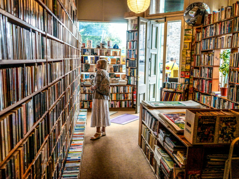 Учёная объяснила, почему люди покупают книги и не читают их